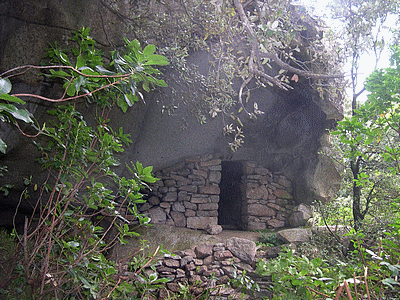 CHISA <BR>Dernier oriu (abri sous roche)  d&eacute;couvert  dans les environs de Chisa par JC. Portaz.<BR>Allez voir de nombreux autres orii sur son site