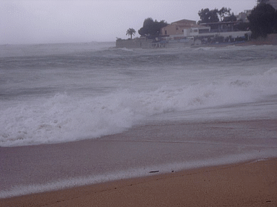 Tempête sur la plage TROTTEL á AJACCIO