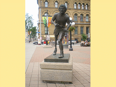 OTTAWA (CANADA) - La statue de Terry Fox  (embleme de courage et d‚abgnegation )