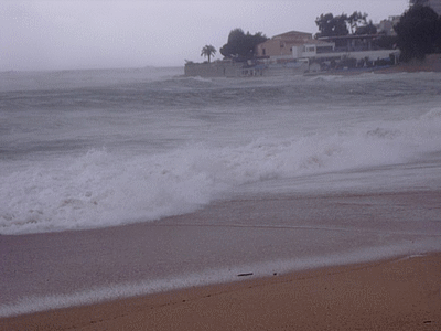 Tempête sur la plage TROTTEL á AJACCIO (20100220)    (Photographie de Thieu) <br><A href=vos/2007/049.jpg>Afficher l'image ?</A>