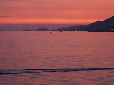 AJACCIO -coucher de soleil sur le Golfe d‚AJACCIO (20111012)    (Photographie de Mathieu-Nivaggioni) <br><A href=vos/2008/P1130333.jpg>Afficher l'image ?</A>