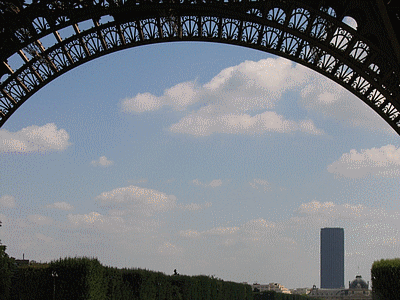 PARIS : la tour Eiffel (20060101)    (Photographie de Remi-Barre) <br><A href=vos/4000/005.jpg>Afficher l'image ?</A>